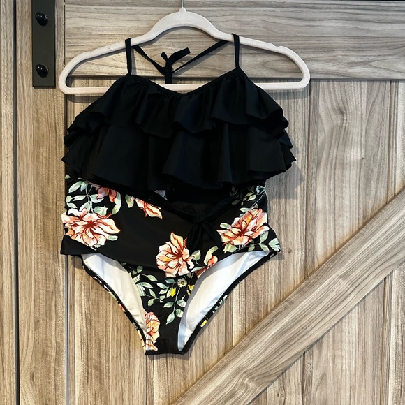 NEW NEVER WORN Ruffle 2-piece bathing suit - Picture 2 of 4